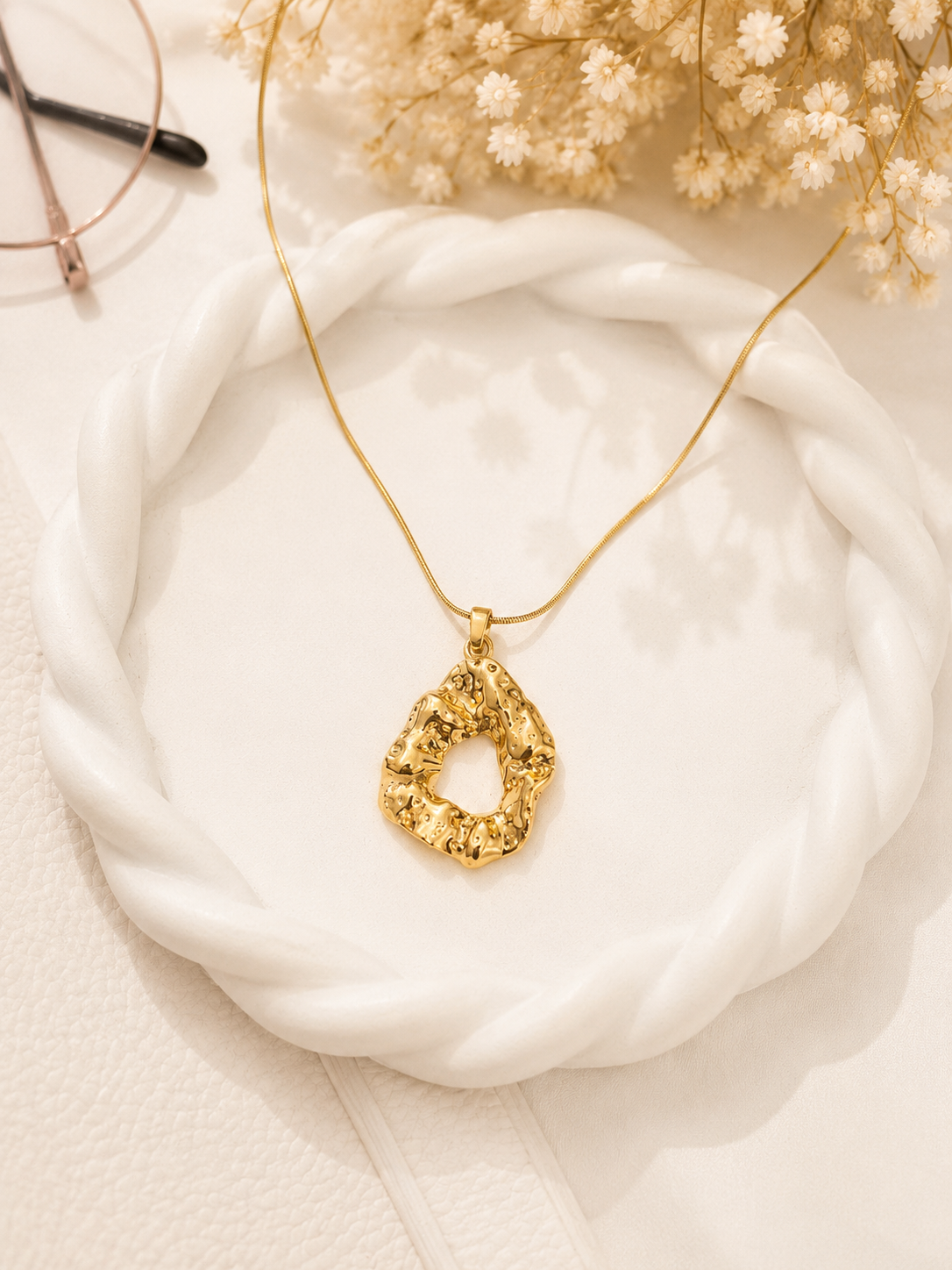 Luxe Loop Pendant